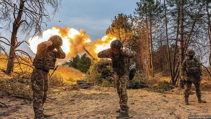 Chỉ cần cắt đứt hoặc thậm chí chỉ cần áp sát tuyến đường này, quân Ukraine buộc phải rút lui. Trên thực tế, mục tiêu của quân đội Nga không phải là tiêu diệt hoàn toàn lực lượng Ukraine tại khu vực này mà là buộc họ phải rút lui, từ đó có thể giành quyền kiểm soát khu vực này nhanh hơn. Ảnh: TASS