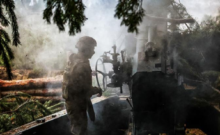 Từ Mariupol đến Bakhmut, rồi Avdiivka và giờ là Constantinople, chiến thuật “túi lửa bán bao vây” của quân Nga đã liên tục phát huy hiệu quả trên chiến trường Ukraine, thậm chí còn vượt xa phương thức bao vây tiêu diệt truyền thống. Nhờ chiến thuật này, quân Nga có thể gây tổn thất nặng nề cho Ukraine với thiệt hại tối thiểu cho chính mình. Ảnh: TASS