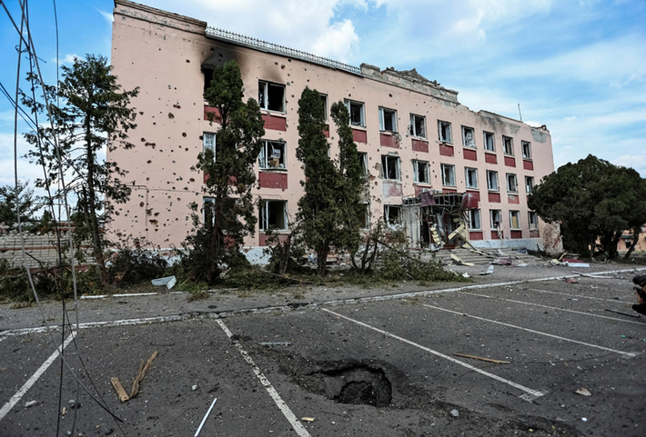 Ngoài ra, phía Nga cáo buộc chính quân đội Ukraine đã ném bom ngôi trường. Truyền thông đối lập của Nga cũng đưa tin quân đội Ukraine đã tấn công một khu nhà dân ở Sudzha. Ảnh: Reuters