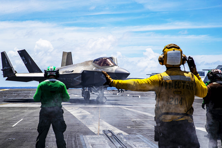 Bên cạnh đó, các máy bay phản lực F-35 của Phi đội tấn công máy bay chiến đấu Thủy quân lục chiến 314, cũng đã thực hiện cập nhật tệp dữ liệu nhiệm vụ quan trọng trong thời gian ngắn kỷ lục nhờ những cải tiến về internet của tàu sân bay, một khả năng được dự kiến sẽ mở rộng trên toàn đội bay. Ảnh The War Zone