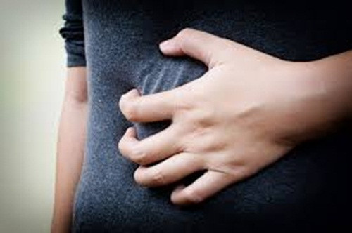 Bệnh đường tiêu hóa. Chuyển từ xuân sang hè cũng là lúc ruồi nhặng phát triển. Chúng sẽ bay hoặc đậu vào những nơi ô nhiễm rồi đậu vào bát thức ăn đồ uống mang theo cả các virus, vi khuẩn lây mầm bệnh tiêu chảy như chảy, tả, lỵ, viêm ruột, bệnh có thể lây lan thành dịch.