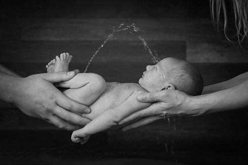 Sự cố đáng yêu này có thể xảy ra bất cứ lúc nào khi bạn chụp ảnh cho bé sơ sinh.