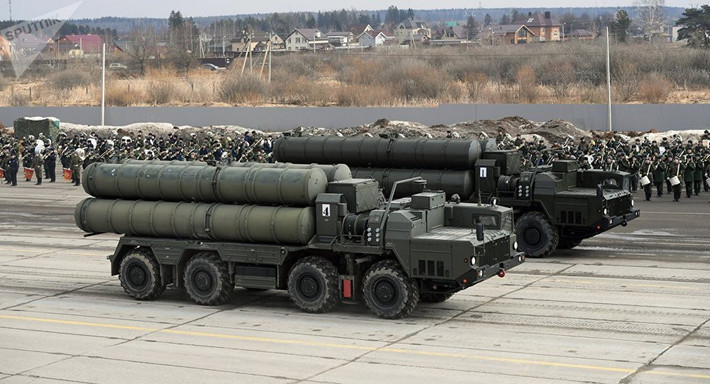 Sau khi ông Vladimir Putin trở lại làm tổng thống, Iran đã được giới thiệu cung cấp S-400 để thay thế hợp đồng S-300 đã bị hủy bỏ, vì hệ thống này không còn được sản xuất, tuy nhiên Iran được cho là đã quyết tâm muốn mua các hệ thống cũ hơn.
