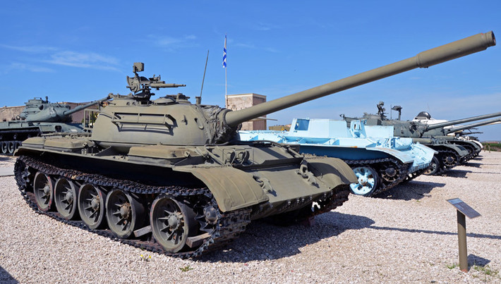 Mặc dù thiết kế T-55 có tiềm năng đáng kể để tích hợp thêm các nâng cấp, tuy nhiên những chiếc được chế tạo trong những năm 1950 và 1960 ở Liên Xô vẫn còn nhiều hạn chế do tuổi đời và lớp giáp cơ bản lỗi thời.