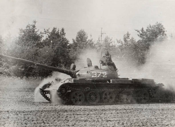 T-54/55 được triển khai lần đầu tiên vào năm 1948, hai năm trước Chiến tranh Triều Tiên. Khi được đưa vào sử dụng, những công nghệ của chiếc xe này đã đi trước tất cả các thiết kế xe tăng của phương Tây hơn một thập kỷ.