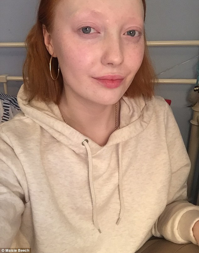 Về phần Maisie, cô đáp trả rằng “Make up có thể là một phần của thời trang và nhiều cô gái như tôi muốn thử nghiệm và sáng tạo. Chúng tôi không dùng lớp trang điểm để che dấu khuôn mặt hay lừa dối bất cứ ai khác”.
