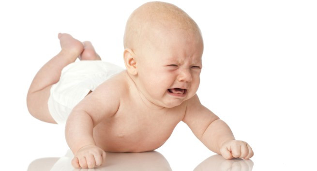 Bé khóc. Trong một video ghi lại siêu âm thai nhi trong thai kỳ thứ 3, bác sỹ đã giật mình ngạc nhiên khi bé có hoạt động như khóc. Bé mở miệng, chảy nước mắt, môi run run và thở hổn hển. Tuy nhiên, điều này vẫn có thể là dấu hiệu của sự phát triển chứ không phải là một cảm xúc tình cảm.