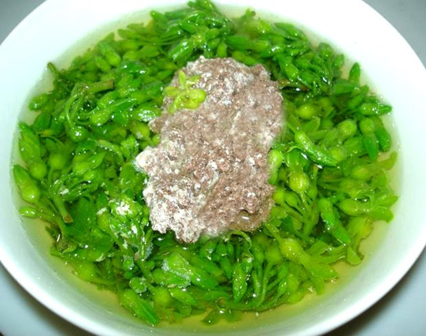 Canh cua thiên lý. Từ lâu trong dân gian, người ta đã biết đến công dụng chữa bệnh của hoa thiên lý. Hoa thiên lý có thể được chế biến qua rất nhiều món canh để cải thiện giấc ngủ.