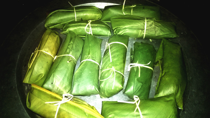 Bánh tày. Ở các vùng trung du và miền núi phía Bắc cũng có loại bánh tương tự có tên là bánh tày. Đây là loại bánh Tết thông dụng ở vùng cố đô Cổ Loa, Kinh Bắc, của các dân tộc thiểu số miền Bắc.