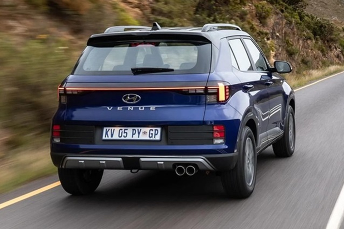 Hiện thông tin chi tiết về xe cũng như giá xe Hyundai Venue 2024 tại Việt Nam vẫn chưa được hãng tiết lộ. Tại thị trường Philippines, Hyundai Venue có giá bán dao động từ 439 - 472 triệu đồng. Trong khi đó, tại thị trường Mỹ, giá xe dao động từ 429 - 538 triệu đồng.