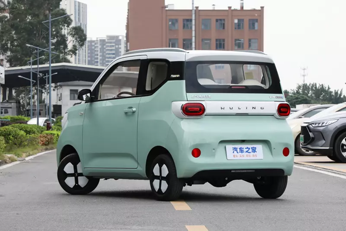 Sức mạnh đến từ động cơ đồng bộ nam châm vĩnh cửu cho ra công suất tối đa là 40 mã lực và mô-men xoắn cực đại 92 Nm, phía sau và bộ pin lithium iron phosphate 17,3 kWh, cung cấp phạm vi di chuyển theo chu trình thử nghiệm CLTC là 170 km.