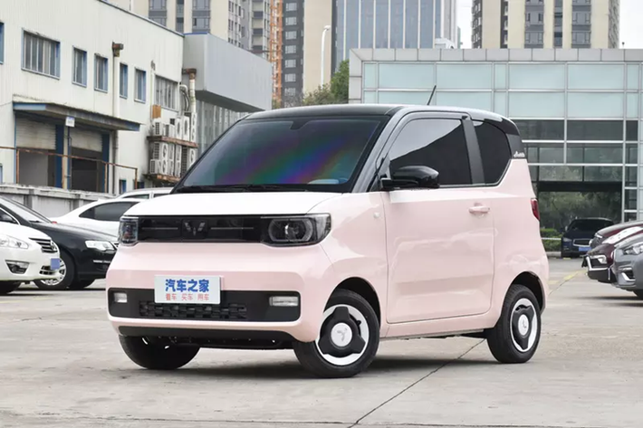 Wuling Hongguang Mini EV 2024 bản Macaron sẽ có thêm phiên bản tầm xa với 1 lần sạc có thể chạy được 215 km, hỗ trợ cả sạc nhanh, giá bán ra từ 46.800 nhân dân tệ (tương đương 152 triệu đồng).