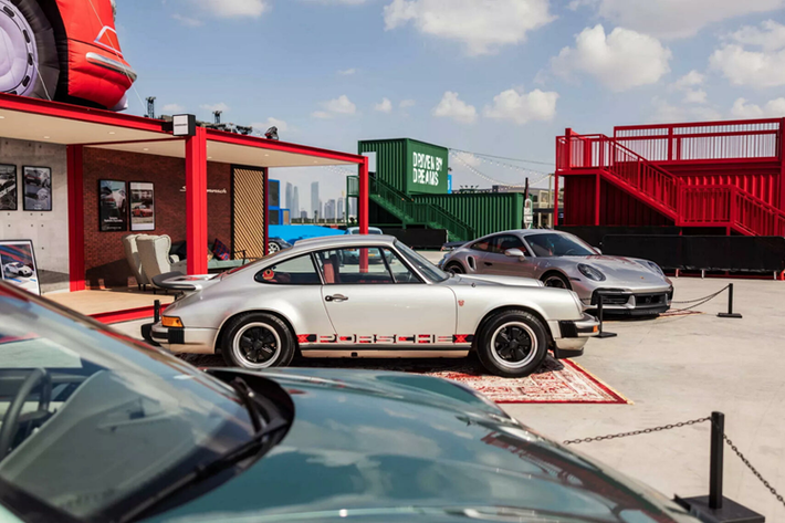 Ông Manfred Bräunl, Giám đốc điều hành của Porsche Trung Đông và Châu Phi chia sẻ: “Chiếc xe rất đặc biệt này đã làm nổi bật tinh thần dũng cảm và tiên phong của Porsche khi chúng tôi nhìn lại nguồn cảm hứng cho dự án, chiếc ‘911 Turbo Nr. 1’. Đây cũng là sự thể hiện hoàn hảo về những gì các chương trình cá nhân hóa của Porsche có thể thực hiện được.”
