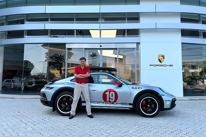 Trên hành trình cùng chiếc Porsche 911 Dakar hơn 16 tỷ, những cuộc bàn tán sôi nổi của cư dân mạng Trung Quốc về chuyến hành trình đặc biệt này khá sôi nổi... không ít người để lại bình luận ngưỡng mộ, khâm phục sự chịu chơi, nói là làm của đại gia kinh doanh trong lĩnh vực vận tải.