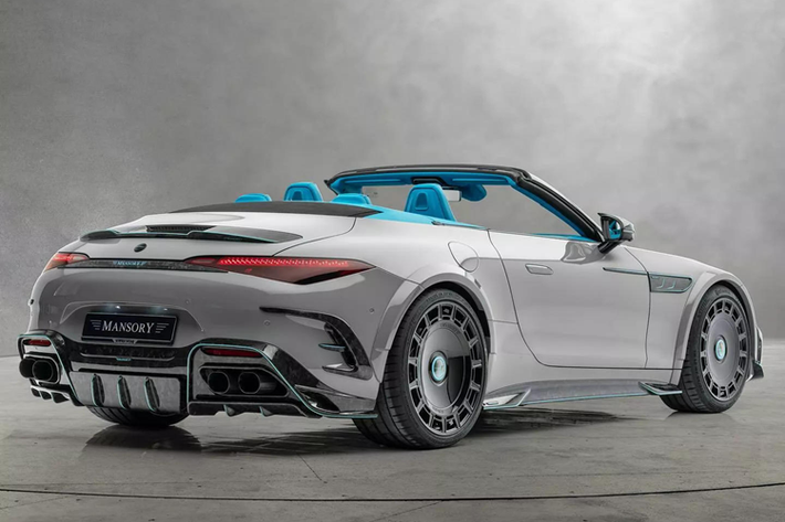 Không thể phủ nhận một điều rằng Mansory rất biết cách tạo nên những tác phẩm xe độ nổi bật, đem lại niềm phấn khích cho giới mộ điệu. Bản độ Mercedes-AMG SL 63 mới nhất này chính là ví dụ tiêu biểu nhất, đã nâng đẳng cấp cho SL 63 lên một tầm cao mới.