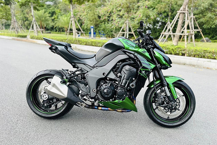 Xe còn được sử dụng hệ thống điều khiển bướm ga điện tử. Với hệ thống hút gió thay đổi và hệ thống điều khiển ECU nâng cấp trên các phiên bản xe mới mạnh hơn, tăng tốc tốt hơn và vận hành êm ái hơn cùng hộp số 6 cấp nhẹ nhàng.