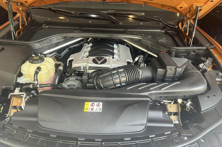 Với mức giá này, đây là lựa chọn khá hấp dẫn với người quan tâm đến xe SUV dùng động cơ có dung tích lớn. Hiện nay trên thị trường, VinFast President đã qua sử dụng có giá bán dao động từ 1,6 – 1,8 tỷ đồng. Như vậy, giá bán của chiếc xe trong bài đang rẻ hơn so với mặt bằng chung.