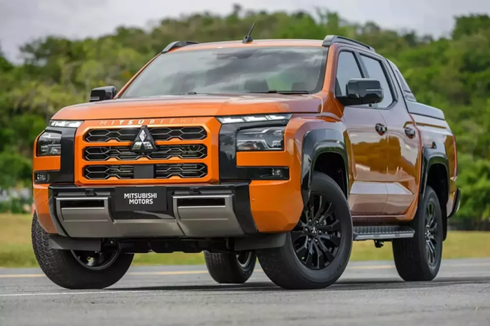 Vào hồi tháng 7 năm nay, hãng Mitsubishi đã chính thức ra mắt thế hệ mới của dòng xe bán tải Triton tại thị trường Thái Lan. Tương tự thế hệ cũ, Athlete cũng là bản cao cấp nhất của dòng xe bán tải hạng trung này. Sau 4 tháng ra mắt, Mitsubishi Triton Athlete 2024 mới được chốt giá tại thị trường Thái Lan.