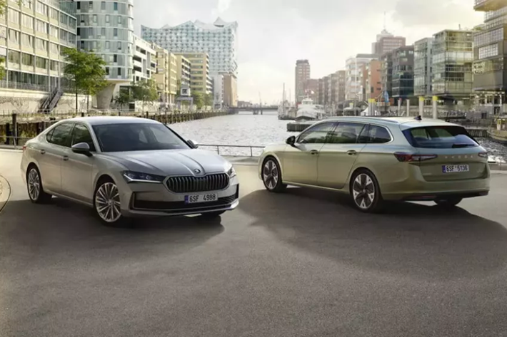 Ngày 2/11/2023 vừa qua, hãng Skoda đã chính thức vén màn thế hệ mới của dòng xe Superb. Tương tự thế hệ cũ, Skoda Superb 2024 mới cũng có 2 phiên bản là sedan (Hatch) và station wagon (Combi). Ở thế hệ mới, Skoda Superb sở hữu thiết kế tiến hóa thay vì lột xác hoàn toàn.