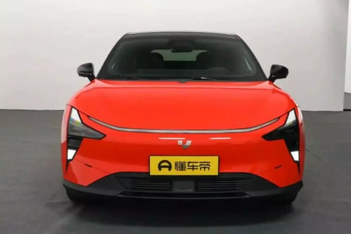 Jiyue, được đổi tên từ Jidu, là liên doanh giữa Geely (65%) và Baidu (35%), được thành lập vào tháng 8 năm 2023, mối lương duyên này đã đơm hoa kết trái bằng việc cho ra mắt mẫu xe đầu tiên, chiếc Jiyue 01 2023 chạy điện, 1 mẫu xe SUV hứa hẹn sẽ rất thú vị.
