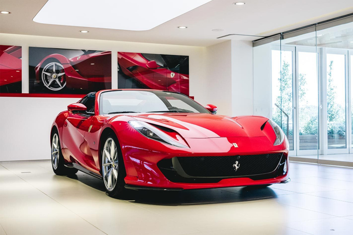 812 GTS là chiếc xe Ferrari V12 mui trần mạnh mẽ nhất có thể được mua một cách dễ dàng ở thời điểm hiện tại. Sử dụng động cơ V12, hút khí tự nhiên, dung tích 6.5 lít nên siêu xe mui trần của Ferrari 812 Superfast sở hữu công suất tối đa 789 mã lực đi cùng mô-men xoắn cực đại 718 Nm.
