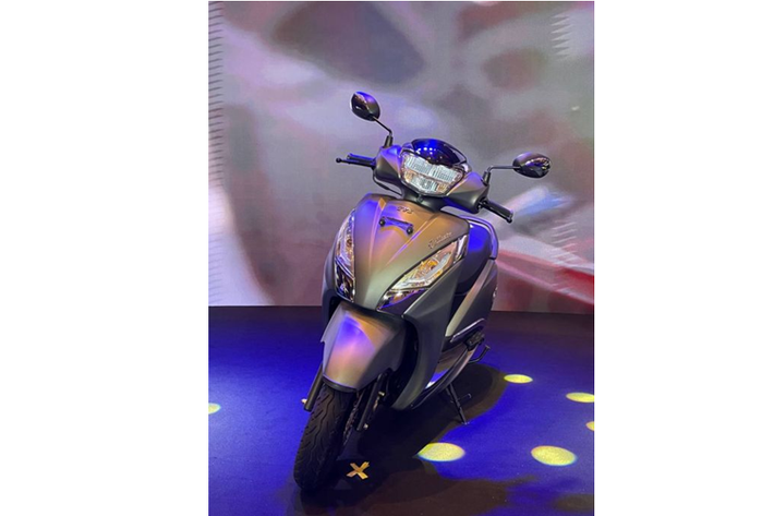 Các mẫu xe này đều áp dụng chính sách bảo hành 3 năm hoặc 30.000 km, tùy điều kiện nào đến trước. Dựa vào mức giá trên, có thể thấy, mẫu xe máy số TVS Rockz có khả năng sẽ dễ tiếp cận người dùng nhất. Xe sẽ cạnh tranh cùng với Honda Future (30,5 triệu đồng) và Yamaha Jupiter FI (30 triệu đồng) ở phân khúc xe số 125cc.