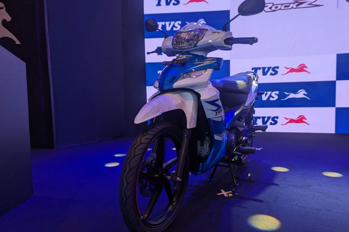 Bước đầu gia nhập thị trường Việt Nam, TVS Motor chưa lên kế hoạch xây dựng nhà máy, thay vào đó hãng hợp tác với Minh Long Motor để đưa 5 mẫu xe mới đến tay khách hàng. Các mẫu xe này gồm: xe tay ga TVS Ntorq 125, Callisto 110, Callisto 125, TVS Dazz 110 và dòng xe máy số bán tự động TVS Rockz 125.