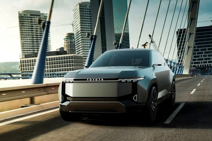 Toyota khá chậm chân trong lĩnh vực xe điện. Một số mẫu ôtô thuần điện mà thương hiệu Nhật Bản này đã ra mắt trong thời gian gần đây như bZ4X hay bZ3 đều bị đánh giá là kém thu hút so với các đối thủ cùng phân khúc. Thế nhưng, mọi chuyện có thể sẽ thay đổi hoàn toàn với sự xuất hiện của Toyota Land Cruiser EV mới phiên bản thuần điện.