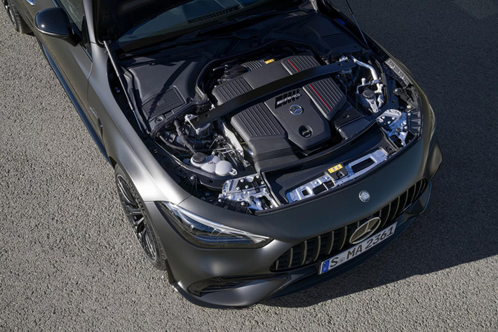 Ngoài ra, xe còn sở hữu hệ thống lái cảm biến tốc độ AMG 3 giai đoạn và hệ thống treo AMG Ride Control được thiết kế để cải thiện tính linh hoạt mà vẫn duy trì sự thoải mái cho hành khách đi cùng.