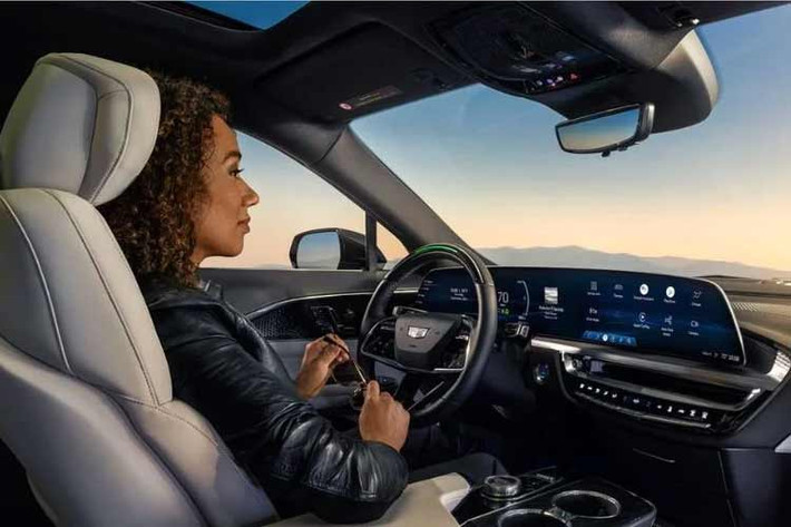 Dự kiến, Cadillac Optiq sẽ được trang bị mô-tơ điện gắn tại cầu sau với 2 mức công suất khác nhau 201 mã lực (150 kW / 204 PS) và 241 mã lực (180 kW / 245 PS).