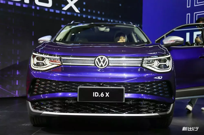 Tuy nhiên, khác với ID.6 X, ID.6 Crozz lại do liên doanh FAW-Volkswagen sản xuất. Ra mắt thị trường Trung Quốc từ năm 2021, mẫu xe SUV điện Volkswagen ID.6 X được định vị trong phân khúc SUV điện hạng trung. Mẫu xe này có kích thước dài x rộng x cao lần lượt là 4.876 x 1.848 x 1.680 mm và chiều dài cơ sở 2.965 mm.