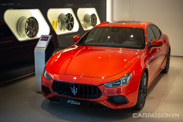 Theo đó, Chỉ có 15 chiếc Maserati Ghibli F Tributo đặc biệt dành cho thị trường Châu Á, Việt Nam là nước duy nhất tại Đông Nam Á sở hữu hai xe thuộc phiên bản F Tributo: Levante F Tributo Special Edition và Ghibli F Tributo Special Edition. Đặc biệt, cả hai đều có tông ngoại thất màu cam "Orange Devil" vô cùng nổi bật.
