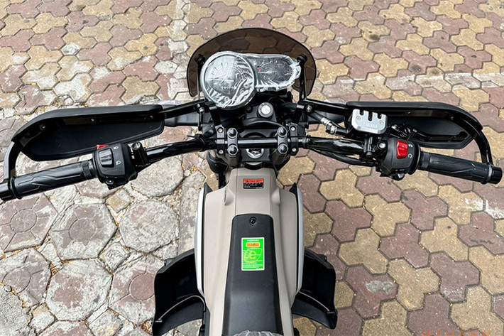 Về lý thuyết, nếu khách hàng mua Yamaha PG-1 trong tháng 12 này sẽ được hưởng mức giá kèm thuế GTGT 8% là 30,44 triệu đồng. Nguyên nhân là theo Nghị định 44/2023/NĐ-CP quy định về chính sách giảm thuế giá trị gia tăng, thuế GTGT 8% được áp dụng từ ngày 1/7 đến hết ngày 31/12.