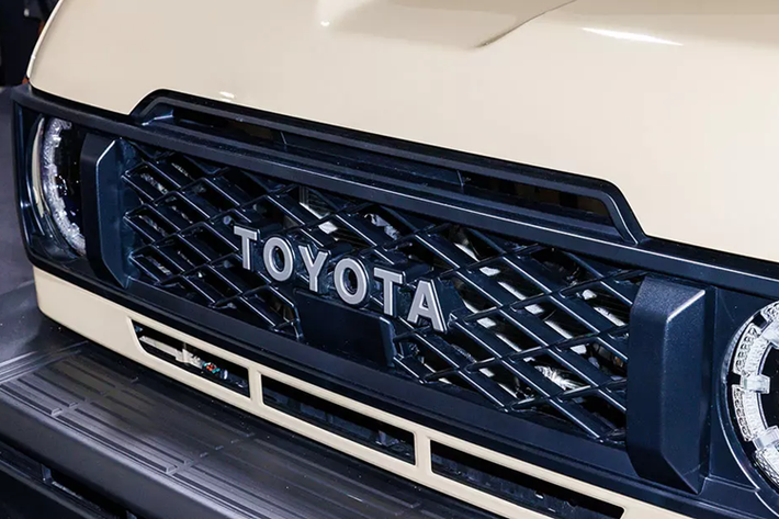 Toyota Land Cruiser 70 Series hay J70 là dòng xe đã được sản xuất từ năm 1984 đến nay. Là phiên bản off-road của Toyota Land Cruiser, mẫu xe này hiện vẫn đang được phân phối ở một số thị trường trên thế giới như Úc, Các tiểu vương quốc Ả Rập Thống nhất hay Nam Phi.