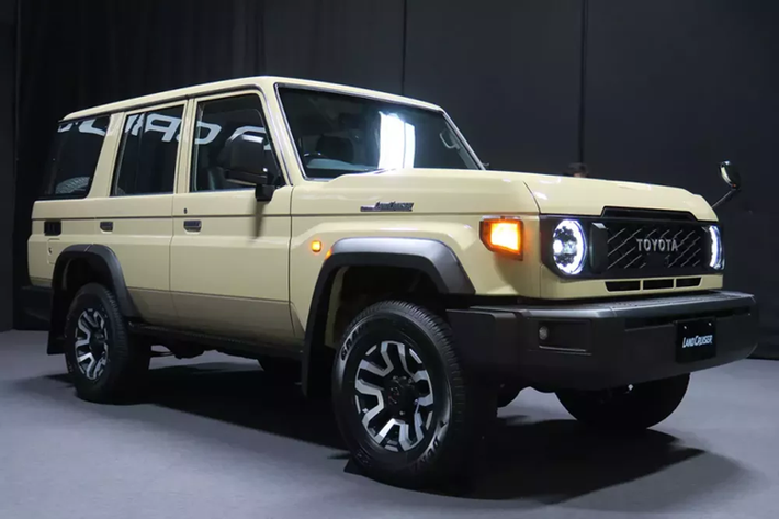 Vào hồi tháng 8 năm nay, hãng xe Nhật Bản đã vén màn phiên bản nâng cấp của Toyota Land Cruiser 70 Series 2024 mới. Trong lần nâng cấp này, mẫu SUV việt dã đã quay trở lại thị trường nội địa Nhật Bản sau khi bị ngừng bán vào năm 2015 vì không đáp ứng quy định về an toàn.