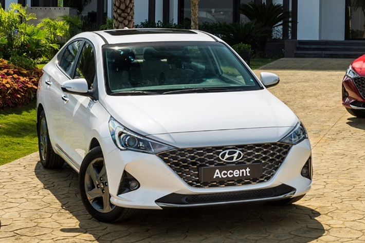 Hyundai Accent Mẫu sedan hạng B tại Việt Nam của thương hiệu Hyundai đã liên tiếp dẫn đầu Top xe sedan giá rẻ trong vòng 3 tháng trở lại đây. Đặc biệt, tính từ đầu năm đến nay Hyundai Accent là mẫu xe sedan duy nhất trong phân khúc giữ được mức doanh số hơn 1.000 xe mỗi tháng. Và đây cũng là mẫu sedan hiếm hoi thường xuyên góp mặt trong bảng xếp hạng top 10 xe bán chạy nhất thị trường.