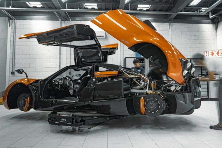 Cùng chờ xem Pagani Huayra liệu sẽ về Tây Nguyên ở ẩn cùng "bạn bè" hay Minh"Nhựa lại quay xe, để mẫu hypercar được mệnh danh thần gió sẽ xếp lốp cùng McLaren Elva.