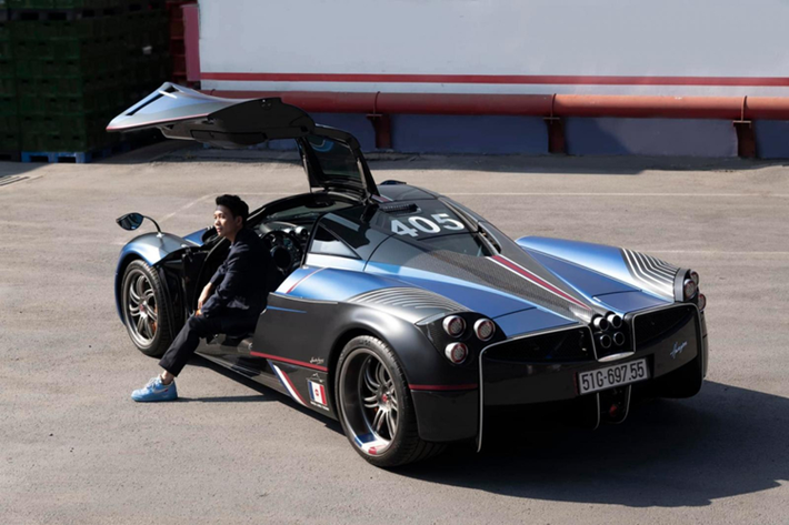 Như vậy, đúng như suy đoán của nhiều người đại gia Minh Nhựa rao bán Pagani Huayra sau khi siêu phẩm McLaren Elva giá 190 tỷ đồng đã về Việt Nam. Giờ đây chỉ còn chờ ai đủ đam mê để gật đầu với mức giá bán của Minh Nhựa đưa ra.
