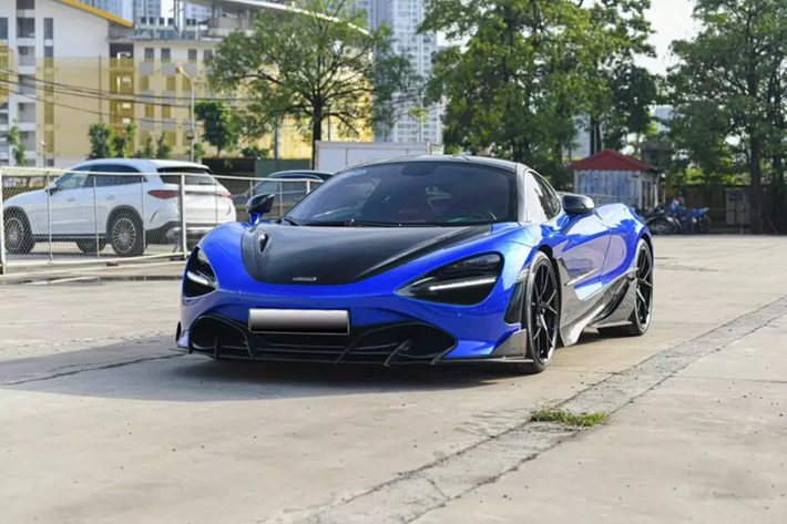 Mới đây, 1 ông chủ của showroom chuyên kinh doanh siêu xe, xe siêu sang tại Hà Nội đã thông báo về việc "Xả xe cuối năm, giảm giá sâu tất cả các dòng xe đang có sẵn, đặc biệt là chiếc McLaren 720S độ 2 tỷ đồng" đã nhanh chóng thu hút sự quan tâm của cộng đồng mạng.
