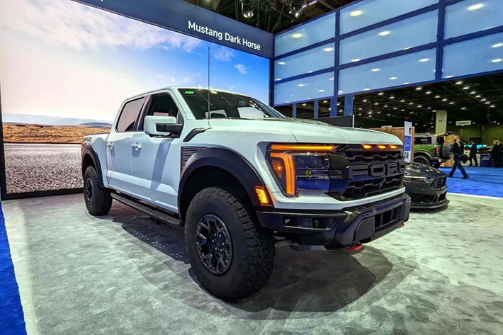 Mới đây, đơn vị Ford Performance chịu trách nhiệm về các sản phẩm thể thao hiệu năng cao của hãng Ford đã cho công bố những thông số chính thức về năng lực khối động cơ dùng cho chiếc Ford F-150 Raptor R 2024 mới.
