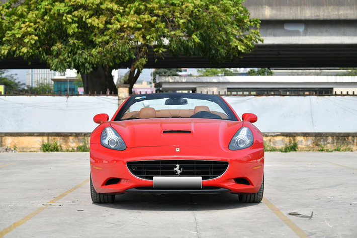 Sự tiện lợi này của ông Đặng Lê Nguyên Vũ đã giúp ông chủ showroom mỉm cười vì chiếc Ferrari California mình săn lùng, dọn từ A-Z, đã tìm về đúng chủ nhân của nó, 1 nhà sưu tập siêu xe hàng đầu Việt Nam, cũng là 1 trong những người sở hữu bộ sưu tập xe Ferrari nhiều nhất Asean.