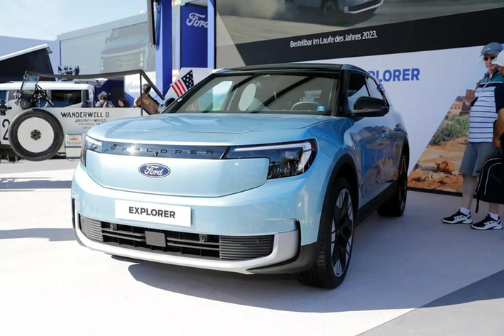 Theo nhiều đồn đoán, cung cấp sức mạnh cho Ford Explorer EV sẽ là 3 tuỳ chọn: hệ truyền động mô-tơ đơn có công suất 168 mã lực và phạm vi hoạt động 351 km; động cơ mô-tơ đơn có công suất 228 mã lực và phạm vi hoạt động 539 km; động cơ mô-tơ đôi có công suất 335 mã lực và phạm vi hoạt động 491 km.