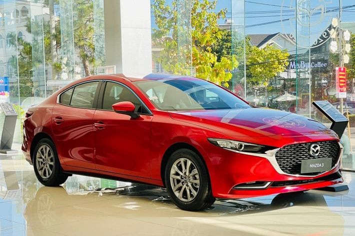 Nếu muốn sở hữu một mẫu xe Nhật Bản có thiết kế thời trang mà không mang thương hiệu Toyota hay Honda thì Mazda3 chính là lựa chọn dành cho bạn. Tại thị trường Mỹ, mẫu xe này có giá khởi điểm chưa đến 25.000 USD.