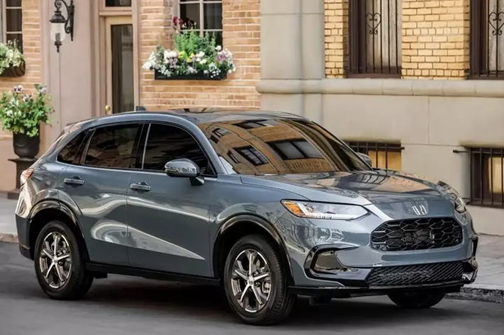 Honda HR-V Honda HR-V không phải là mẫu xe quá lớn nhưng thế hệ mới đã rộng rãi hơn nhiều. Mẫu xe này cũng không khiến người lái dính lưng vào ghế khi đạp ga nhưng lại bền bỉ, ít hỏng và giá khởi điểm chưa đến 25.000 USD.