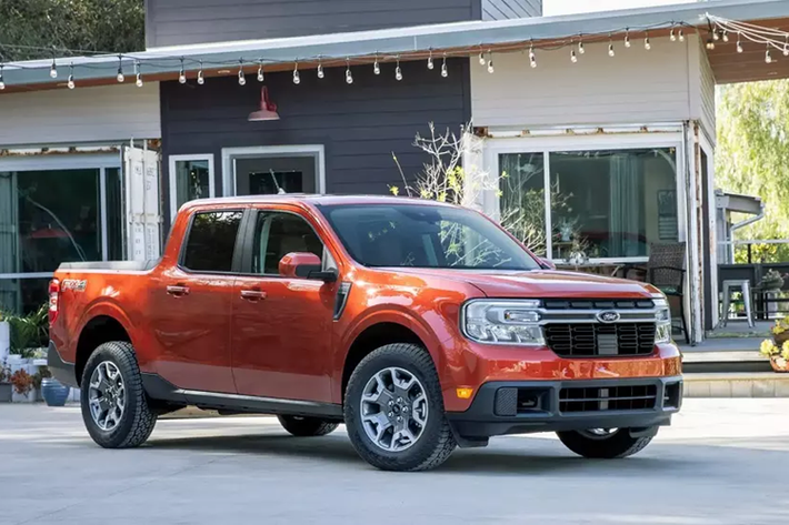 Ford Maverick Hãng Ford thực sự sáng suốt khi tung mẫu xe bán tải cỡ nhỏ Maverick ra thị trường Mỹ. Mẫu xe này đã nhanh chóng gặt hái thành công và bỏ xa đối thủ Hyundai Santa Cruz. Ngoài ưu điểm là độ đáng tin cậy cao, Ford Maverick còn rất hợp túi tiền với giá khởi điểm chưa đến 25.000 USD.