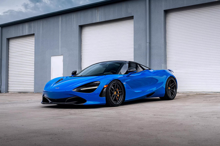 Không chỉ khiến các đối thủ từ Lamborghini, Ferrari và Porsche chú ý khi ra mắt, siêu xe McLaren 720S Spider còn làm cho những chủ sở hữu McLaren P1 phải ganh tị vì hiệu năng gần như tương đương trong khi chi phí bỏ ra lại thấp hơn đáng kể.