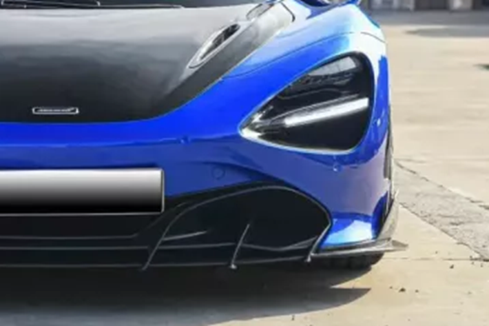 Nội thất xe không có gì nâng cấp so với nguyên bản. Hệ truyền động của siêu xe McLaren 720S độ TopCar Design vẫn được trang bị "trái tim" V8, tăng áp kép, dung tích 4.0 lít, sản sinh ra công suất tối đa lên đến 710 mã lực tại vòng tua máy 7.000 vòng/phút và mô-men xoắn cực đại 770 Nm tại vòng tua máy 5.500 vòng/phút.