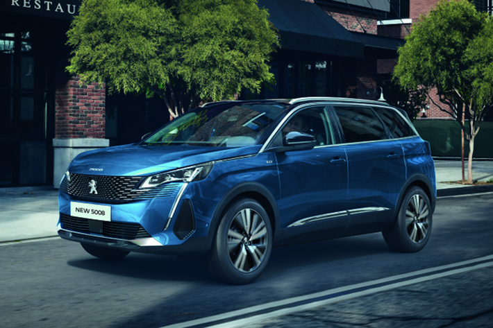 Không chỉ thời điểm ra mắt, bà Knight còn tiết lộ một số thông tin ban đầu của Peugeot 5008 thế hệ mới. Theo đó, mẫu SUV hạng trung này sẽ có thêm phiên bản hybrid và thuần điện mới. Peugeot 5008 thế hệ mới được dự đoán sẽ dùng hệ truyền động mild hybrid với động cơ xăng PureTech 1.2L, hộp số tự động ly hợp kép 6 cấp và hệ thống điện 48V.