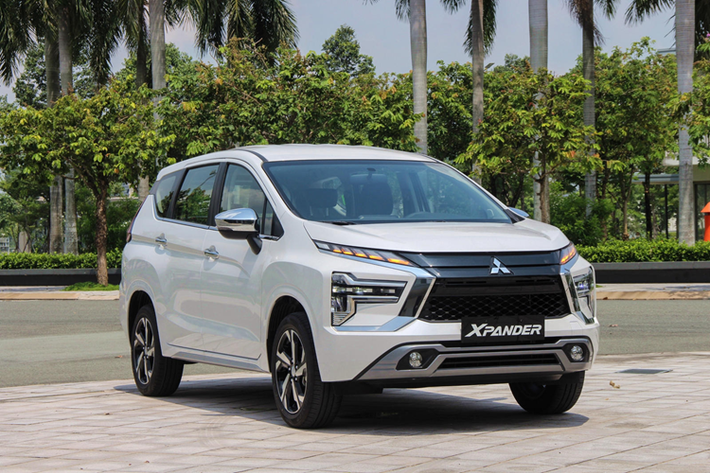 Mitsubishi Xpander dù đang là mẫu xe bán chạy nhất phân khúc MPV 7 chỗ cỡ nhỏ tại Việt Nam nhưng vẫn được hỗ trợ 50% lệ phí trước bạ từ đại lý. Nhờ đó, khách mua Xpander tiết kiệm khoảng 30-42 triệu đồng khi làm thủ tục lăn bánh.