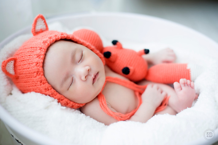 Nhiếp ảnh gia Trang Phạm cho biết, để bắt được shoot hình khi chụp các em bé sơ sinh, buộc cả ekip phải được setup và chuẩn bị kĩ càng - theo các tiêu chuẩn riêng .